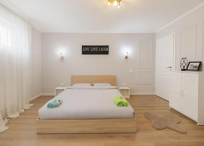 Scandinavian In Center *