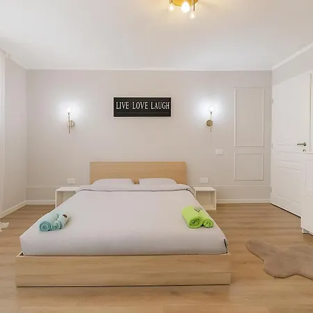 Scandinavian In Center *